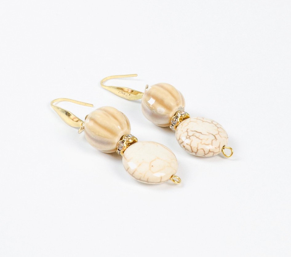 Χειροποίητα κρεμαστά σκουλαρίκια με κεραμική πέτρα & χαολίτη