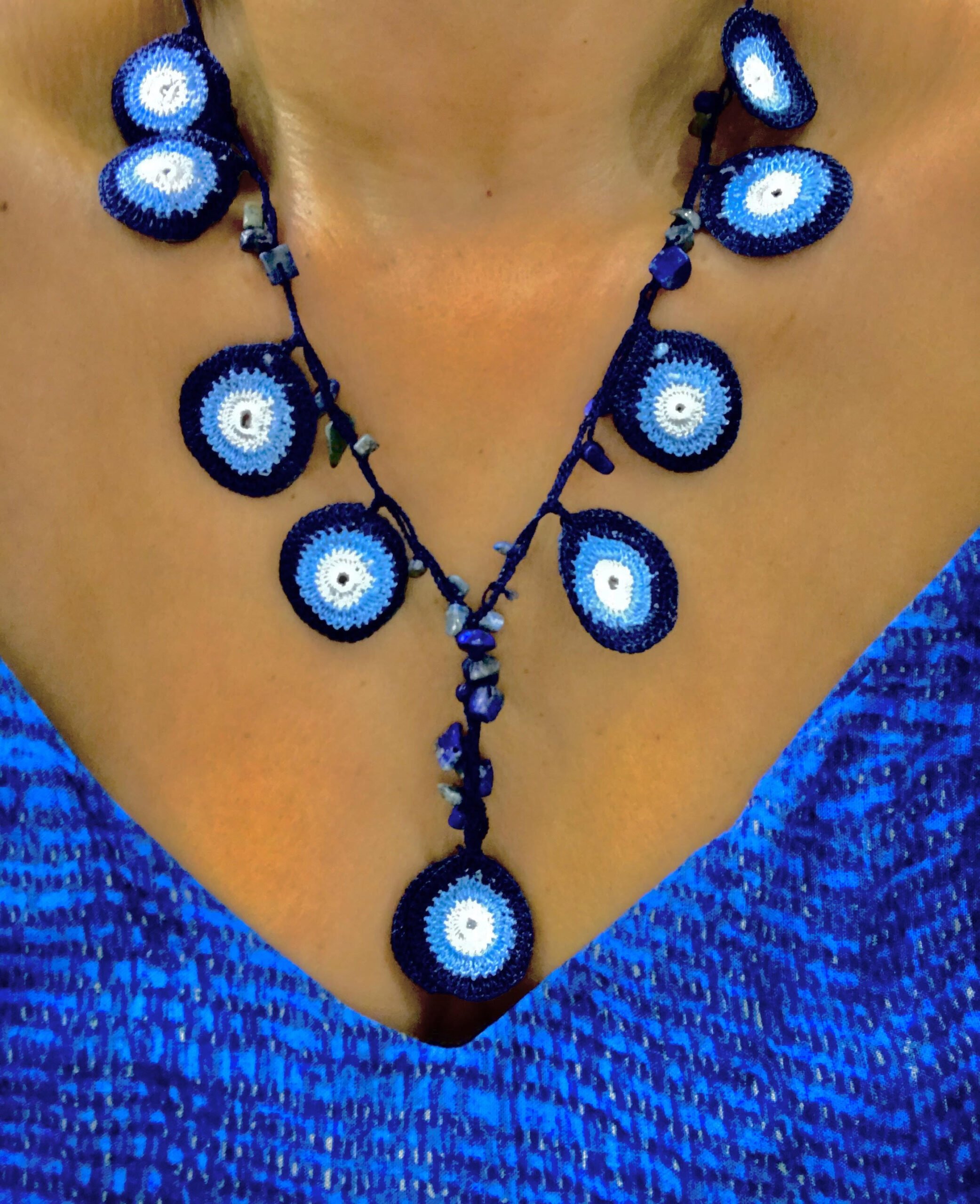 πλεχτό μπλε κολιέ