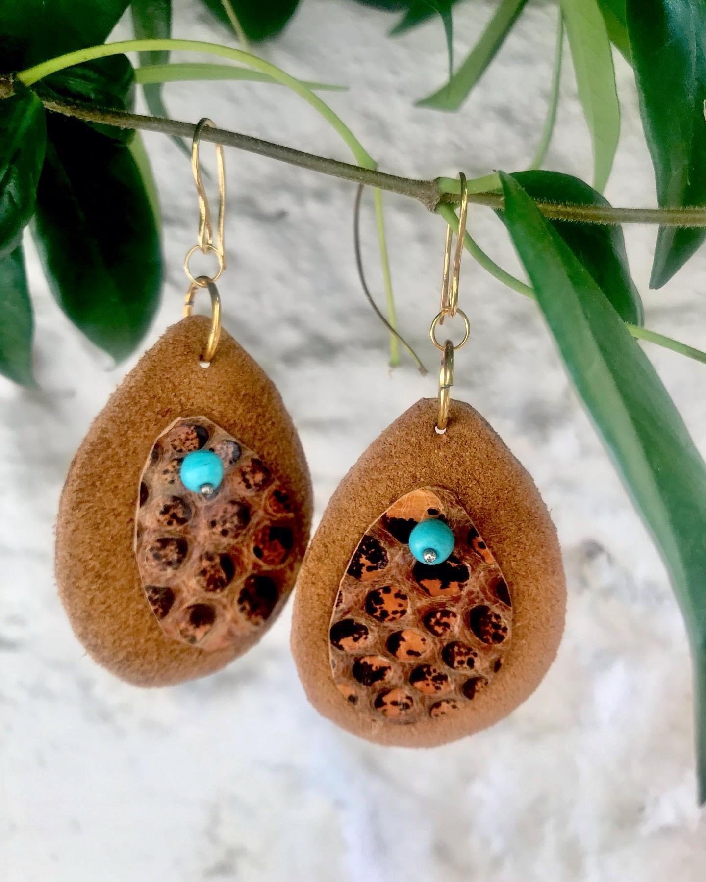 σκουλαρίκια από δέρμα