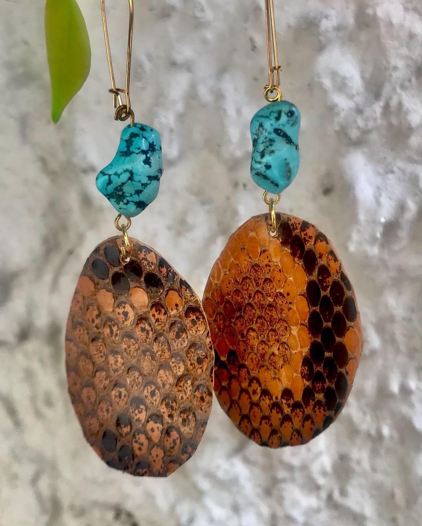 σκουλαρίκια από δέρμα